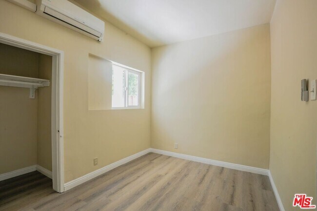 Building Photo - 4932 Lincoln Ave