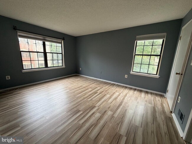 Building Photo - 8 Joyner Ct