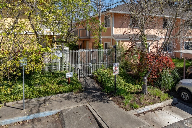 Gate - Parkway Place