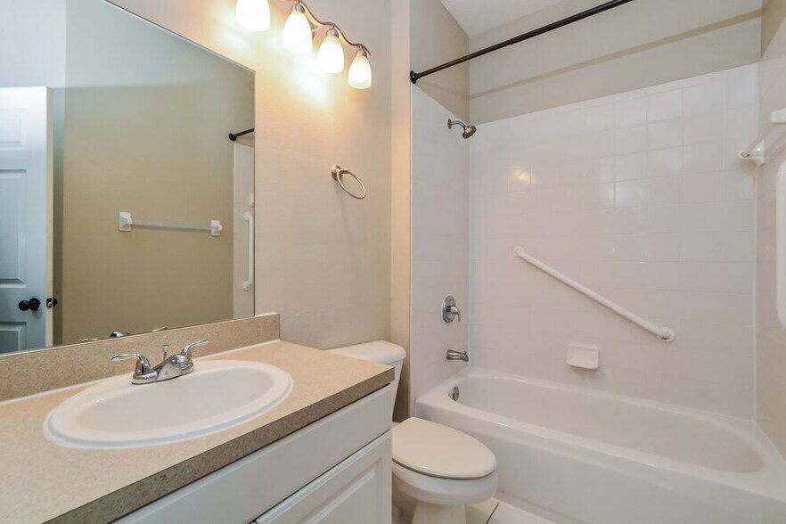 Building Photo - 1605 Golfside Village Ct