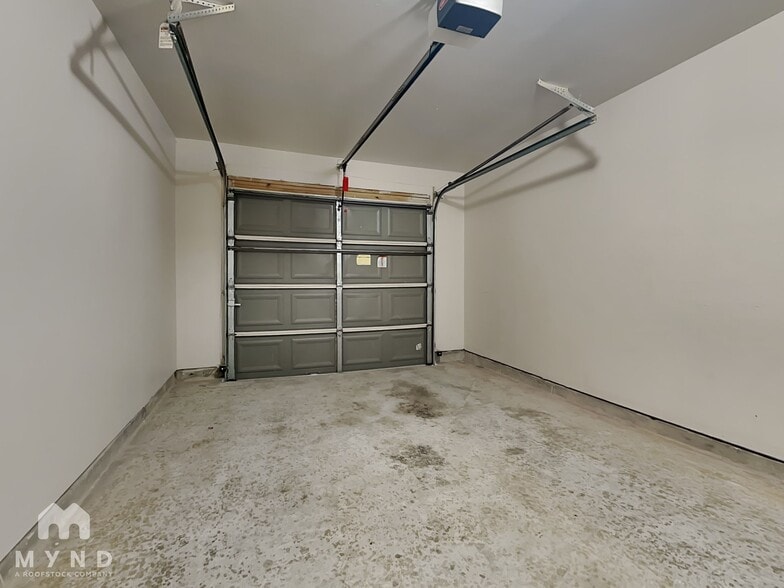 Building Photo - 6128 Sidney St