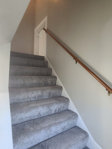 Building Photo - 3981 S Pine Ave