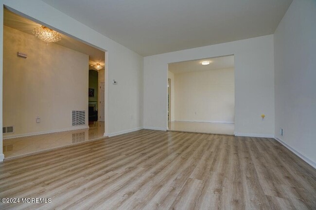 Building Photo - 6 Mulberry Ln