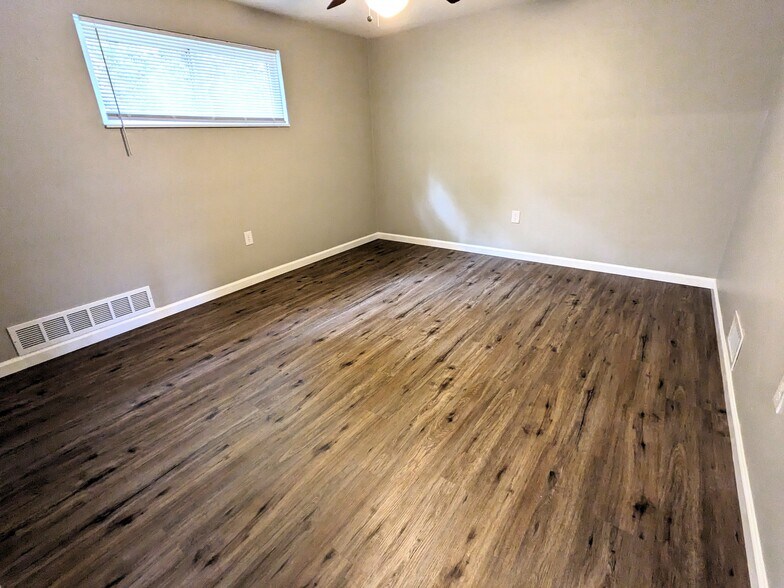 Bedroom 2 - 164 Pointview Rd