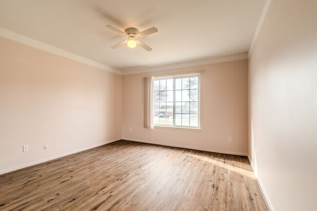 Building Photo - Move-In Ready Fox Hills Condo with In-Unit Laundry & Assigned Carport