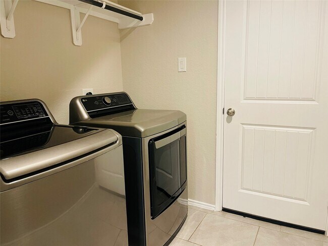 Building Photo - 719 Ashley Falls Ln