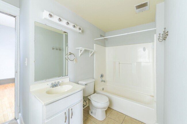 Building Photo - 2212 Glenwood Ave