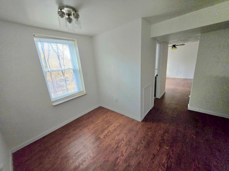 Entrance nook - 2612 Louisiana Ave