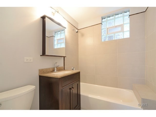 Building Photo - 4573 N Elston Ave