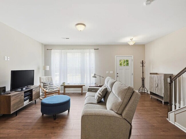 Building Photo - Lease OR Lease to Own
