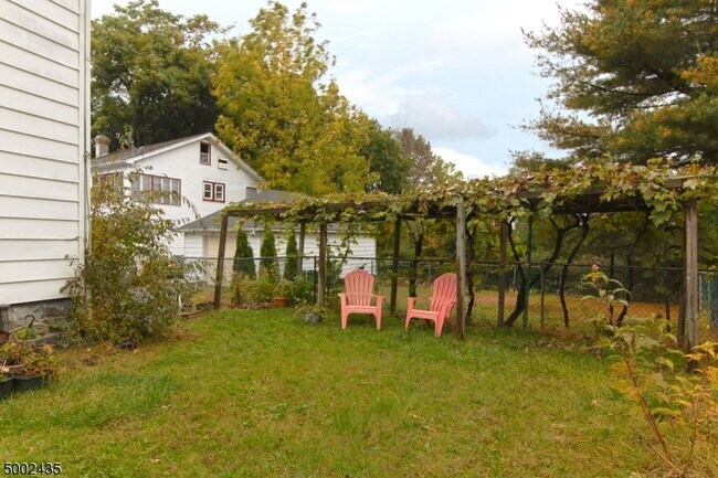 Grapevines - 90 Main St