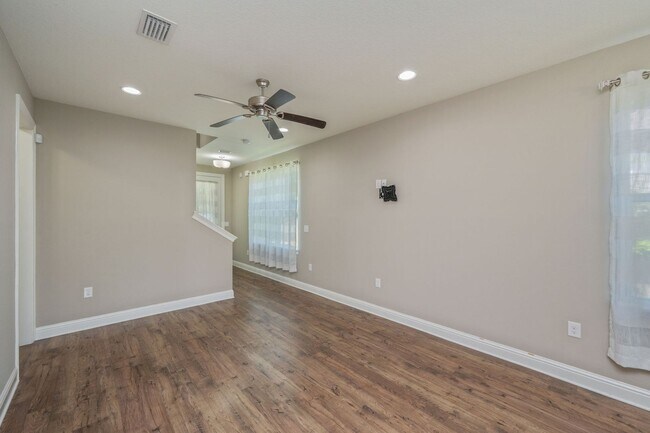 Building Photo - Modern 4-Bedroom Home with Designer Touches in the Heart of Niceville
