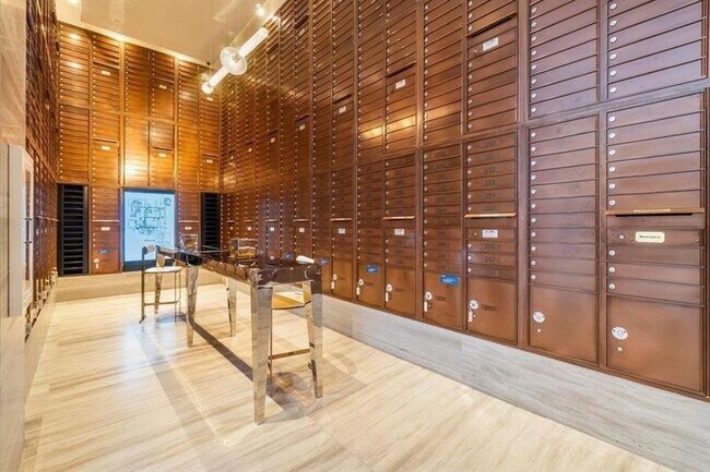 Building Photo - 2000 Metropica Wy
