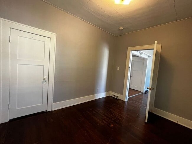 Building Photo - $2,200 | 4 Bedroom, 2 Bathroom House | Dog...