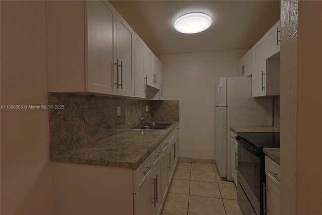 Building Photo - 7230 Fairway Dr