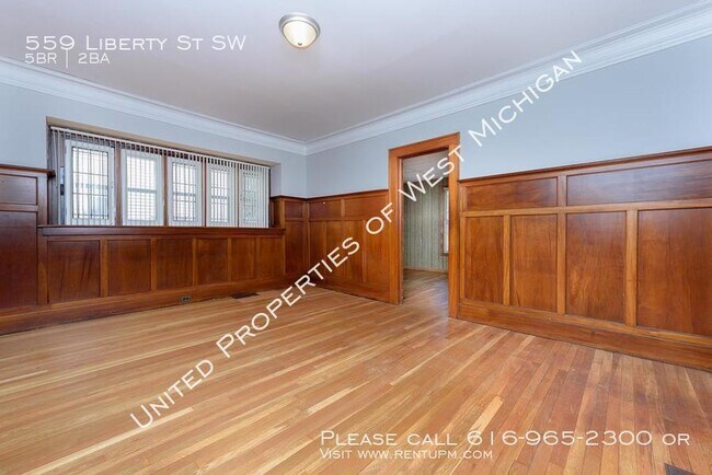 Building Photo - 559 Liberty St SW