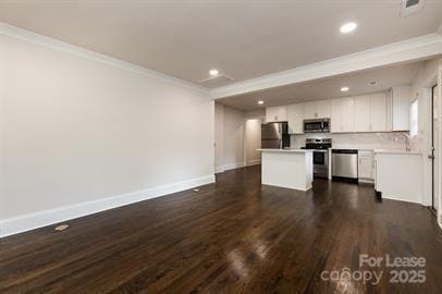 Building Photo - 1704 Club Rd