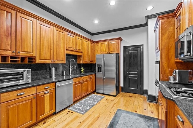 Building Photo - 5512 Glenridge Dr