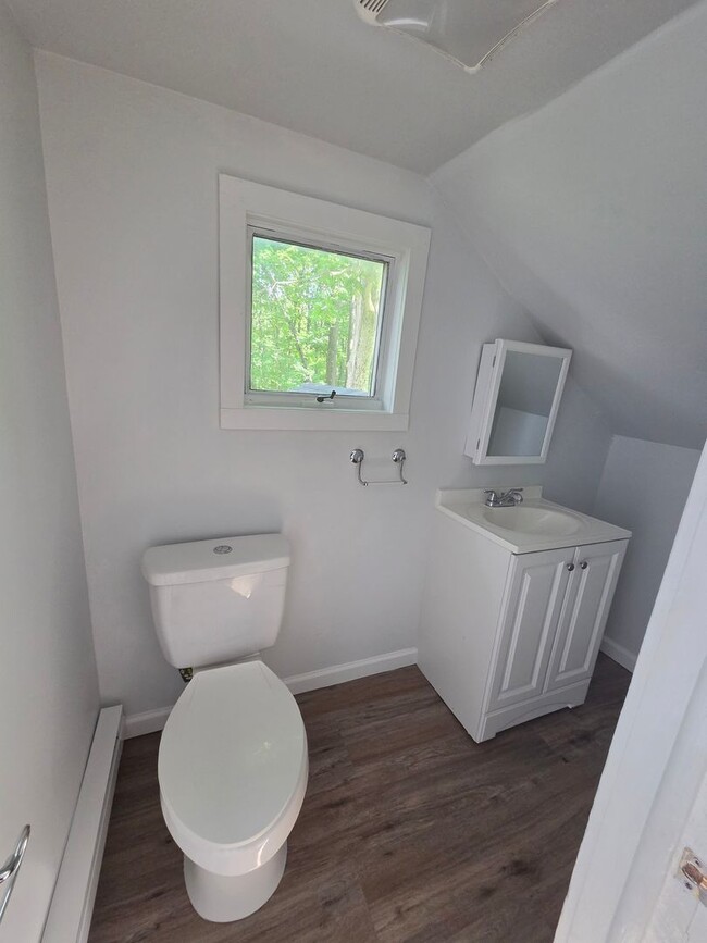Building Photo - 2-Bedroom Wind Gap Home Available Now!