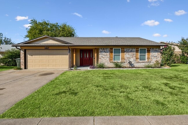 Building Photo - 1807 Highmeadow Cove