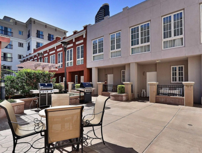 Building Photo - UNBEATABLE LOCATION 1 BEDROOM, TOP FLOOR  ...