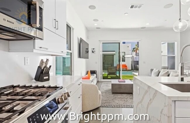 Building Photo - 2705 Paragon Loop