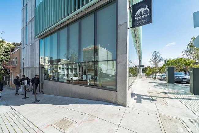 Building Photo - 8 Octavia St