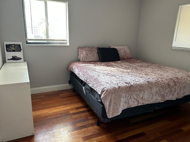 Building Photo - 7690 Lago Del Mar Dr