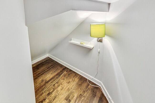 Building Photo - 1111 W 14th Plz