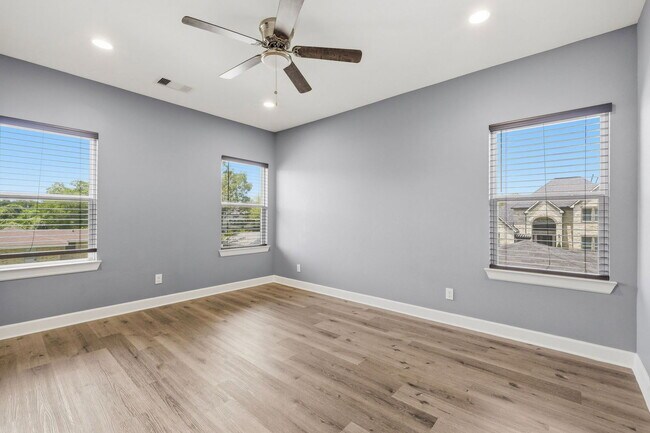 Building Photo - 8419 Observatory St