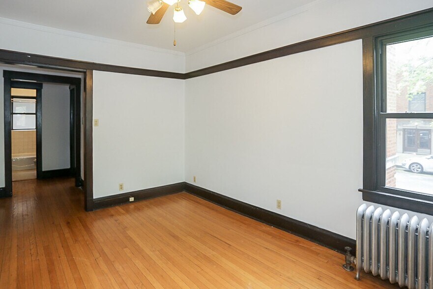 Building Photo - 3501 N Greenview Ave