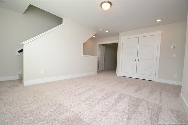 Building Photo - 2129 Seneca Dr