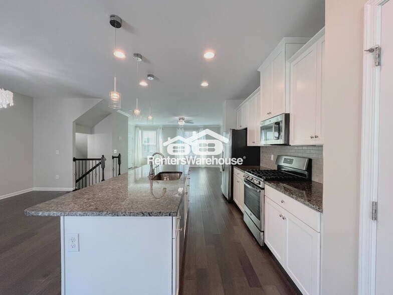 Building Photo - 521 Charles Porteus Ln