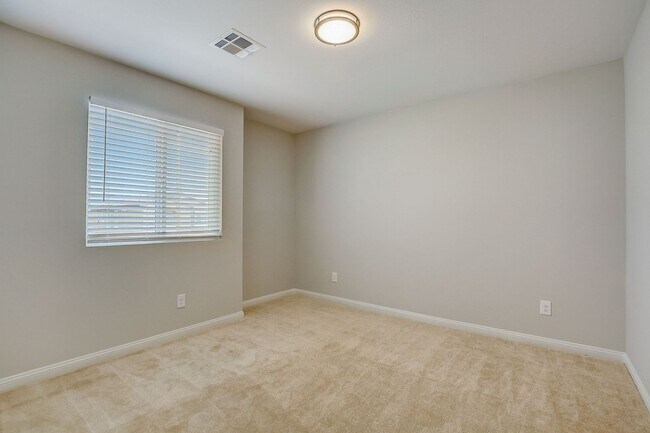 Building Photo - 10643 Enridge Ave