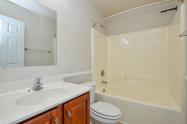 Building Photo - Elegant 4-bedroom Home in Desirable Callonwood Neighborhood in Matthews, NC