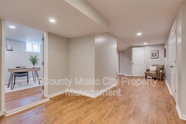 Building Photo - 209 Rhine Dr