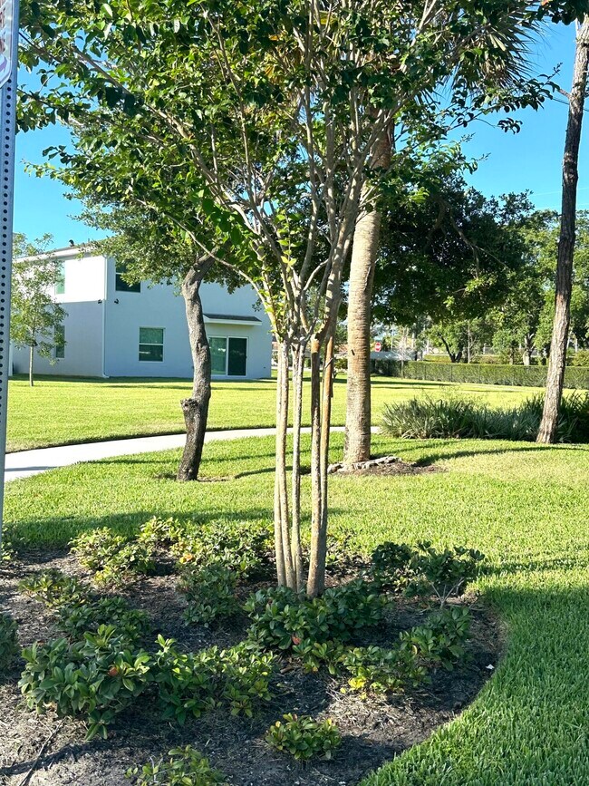 Building Photo - 4518 Dow Ln