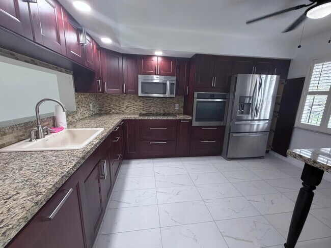 Building Photo - 1200 SW 125th Ave