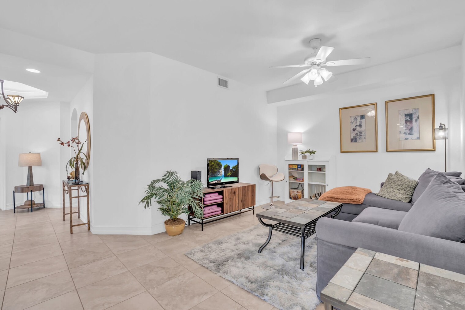 Building Photo - 28650 Carriage Home Dr