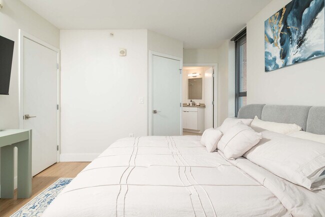 Building Photo - 677-679 Washington Street-SI ID1322145P