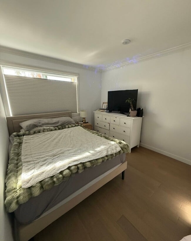 Building Photo - Beautiful Update 2 Bedroom 2 Bathroom Condo