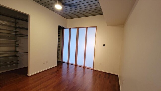 Building Photo - 620 Glen Iris Dr NE