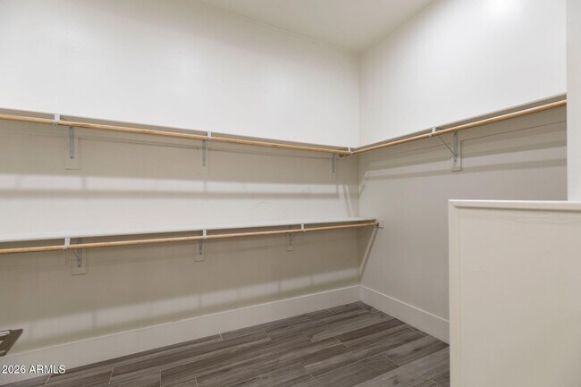 Building Photo - 2252 E South Mountain Ave