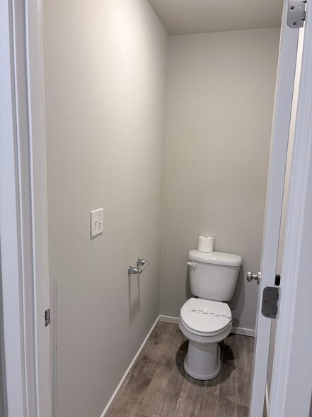 Building Photo - 9452 N Chestnut Ct