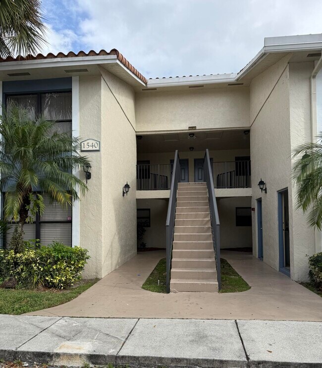 Building Photo - 1540 Lake Crystal Dr