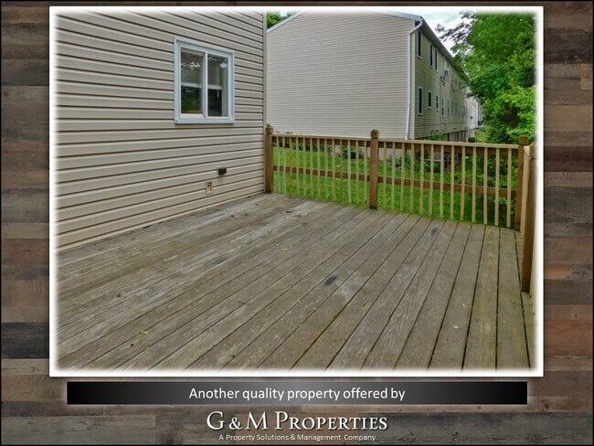 Building Photo - Two Bedroom, One and a Half Bath Townhouse - Close to U of R/ Strong