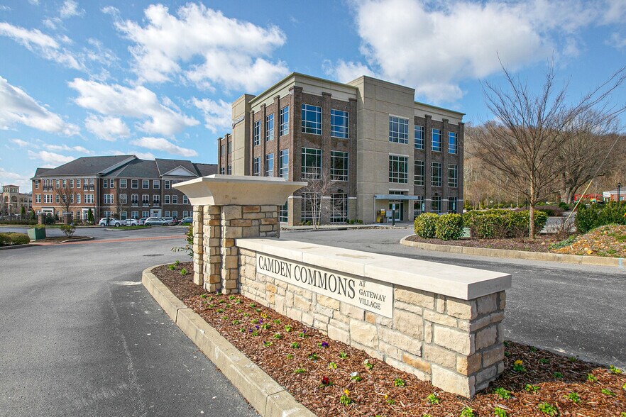 Building Photo - 1325 Moher Blvd