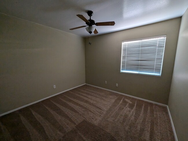 Building Photo - North Phoenix 3 bedroom with 2-car garage