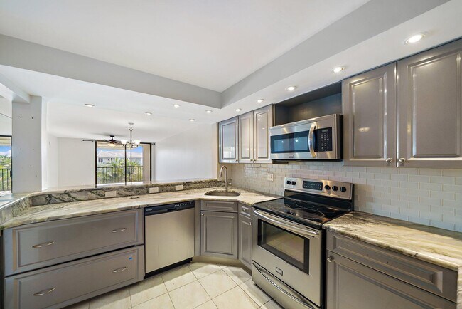 Building Photo - 243 Bay Colony Dr N