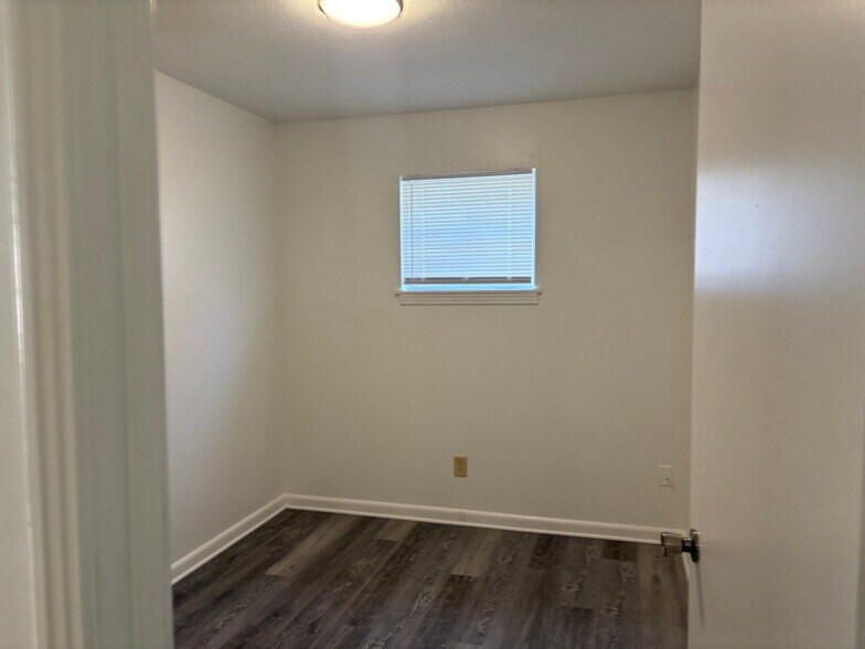 Building Photo - 822 Jane Dr